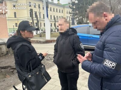 $9000 за захворювання і $11 000 за рішення: у Дніпрі викрито організаторку схеми ухиляння  