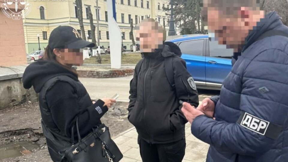 $9000 за захворювання і $11 000 за рішення: у Дніпрі викрито організаторку схеми ухиляння  