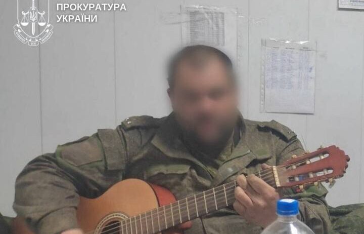 Окупант з гітарою у руках