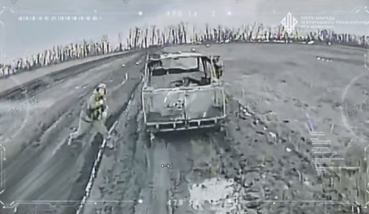 Окупанти розбігаютьс від авто