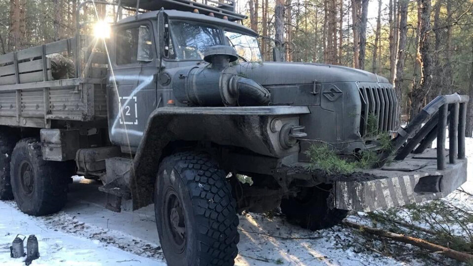 «Важко порахувати рештки окупантів, які злилися з „Уралом“»: розвідники ліквідували два десятки росіян з однієї вантажівки  
