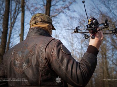 «У них є „гра в хокеїста“» і плащі замість мотоциклів»: росіяни кладуть за одне село тисячі штурмовиків  