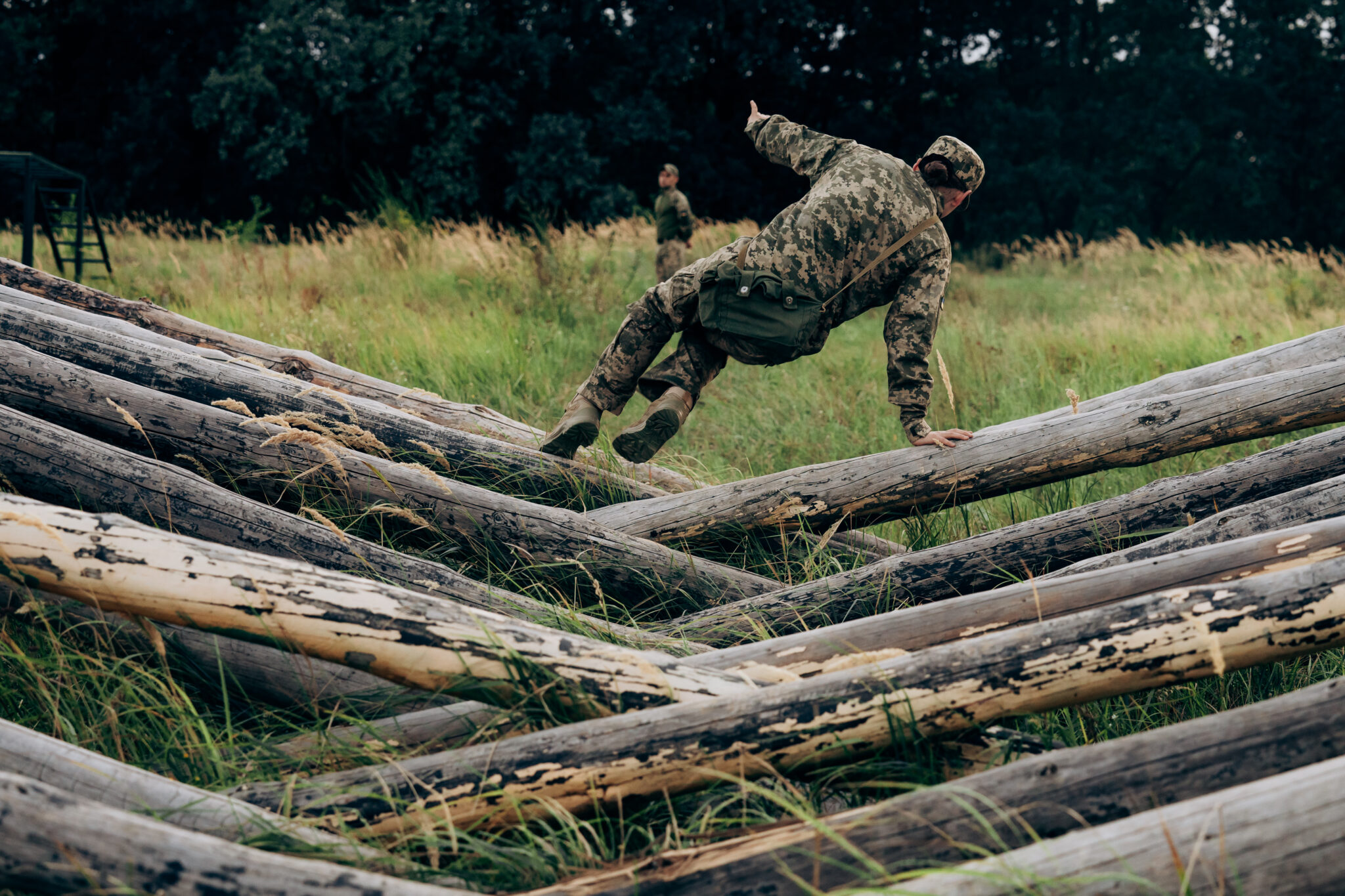 Курсантка на полігоні