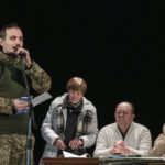 Поет Олександр Кучеренко на поетичному конкурсі