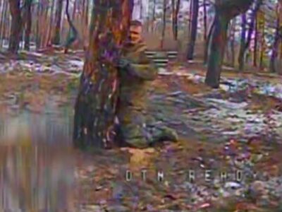 Смертельні обійми на колінах: дронарі знищують живу силу та автотранспорт противника  