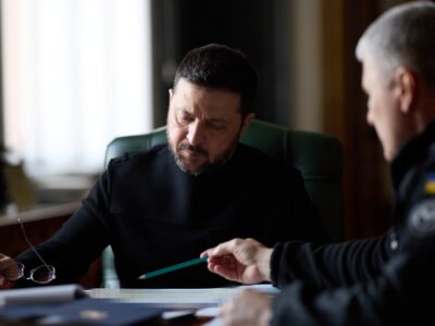 «Будемо реагувати відповідно»: Володимир Зеленський про плани росіян розгортати станції управління БПЛА в Білорусі  