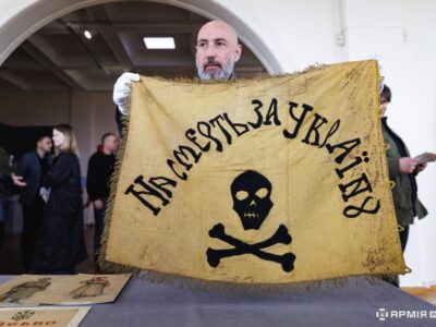 Прапорці з авто Симона Петлюри та сурма Другого Зимового походу: понад 1500 історичних артефактів повернулись до України