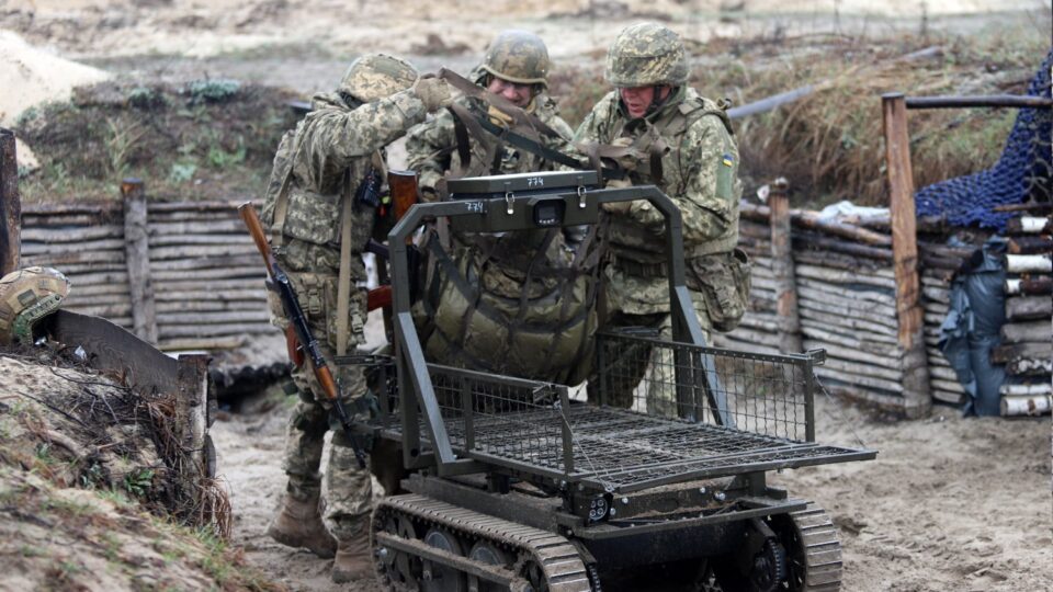 З наземними дронами та FPV серед диму і вогню: сучасна БЗВП готує бійця до реалій фронту  