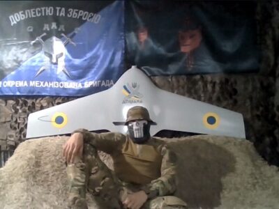 Гітара, «Роккі» і самовпевнений напис на снігу: що бачать українські оператори  БПЛА типу «Крило» на передовій  