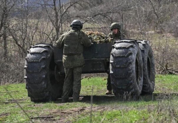 Мамонт серед НРК: на фронті вперше зафіксували російський всюдихідний дрон-гігант   