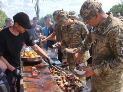 Від «що дали — те їж» до цифровізації процесів: як змінилося харчування військових за роки широкомасштабної війни  