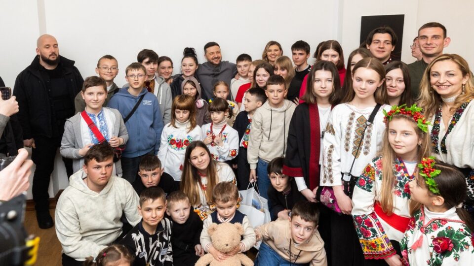 Президент привітав з Великоднем дітей загиблих захисників  