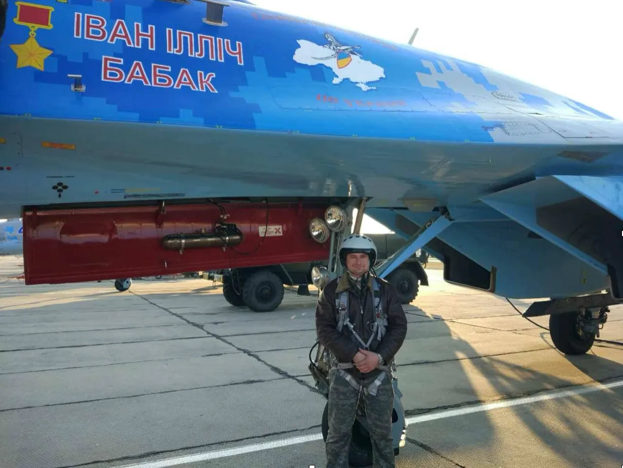 Денис Кирилюк біля бойового літака