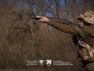 Протидія дронам на фронті: Січеславські десантники навчаються знищувати ворожі БПЛА  