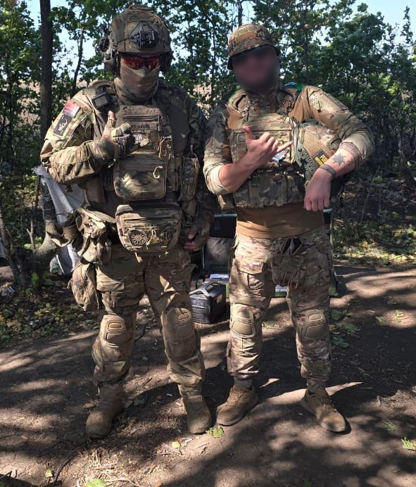 Військовослужбовець «Рон» з побратимом