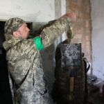 Українські військовослужбовці готуються до виїзду на передові позиції