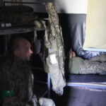 Українські військовослужбовці готуються до виїзду на передові позиції