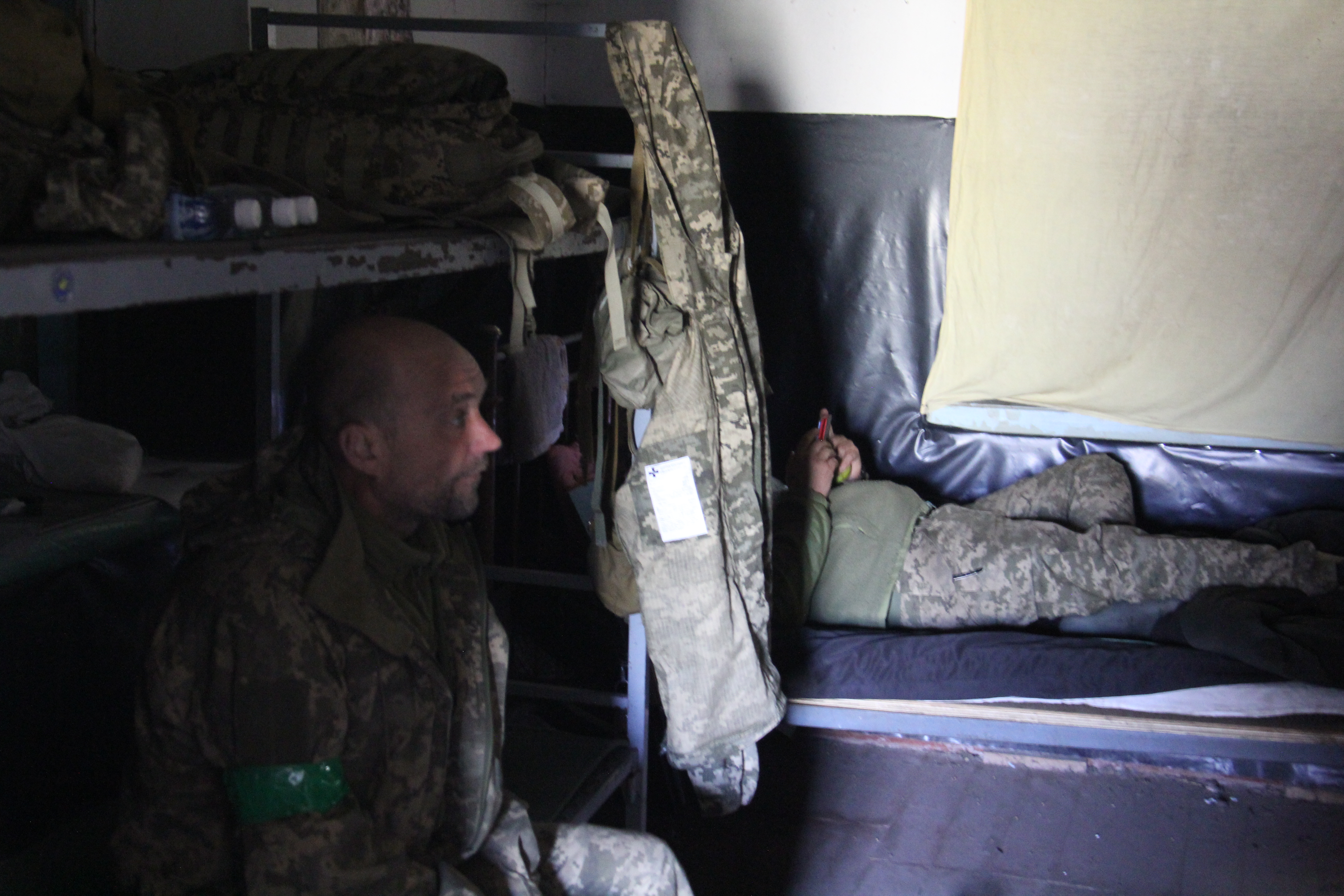 Українські військовослужбовці готуються до виїзду на передові позиції