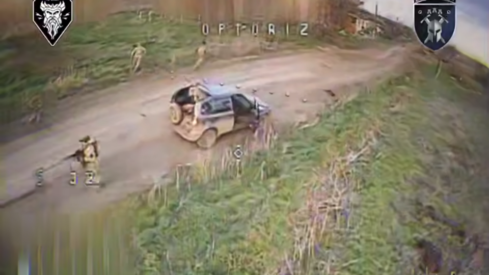 З машини вистрибнули, але не втекли: шестеро росіян загинули при дорозі  