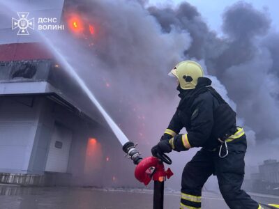 «Влучання в суто цивільні обʼєкти»: Президент прокоментував нічну атаку росіян  