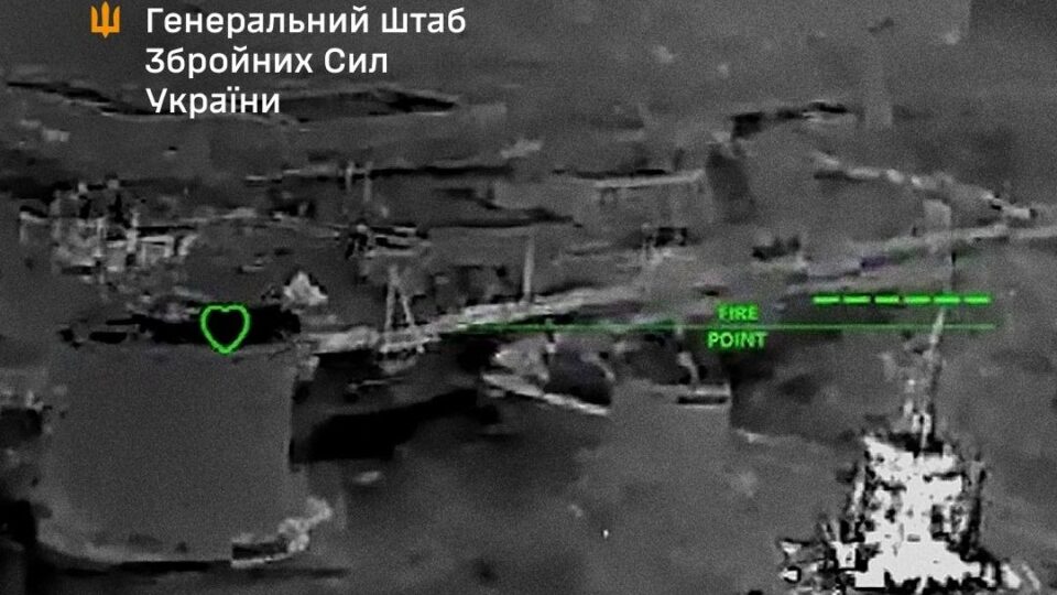 Українські бійці уразили ворожу нафтобазу та склади  