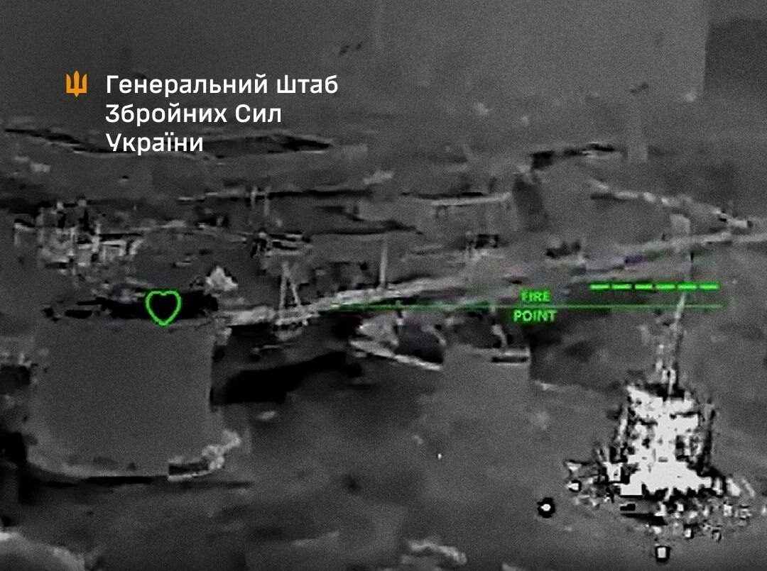 Українські бійці уразили ворожу нафтобазу та склади