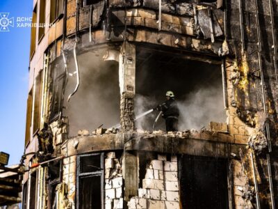 Росіяни атакували Харків: є постраждалі, виникла пожежа  