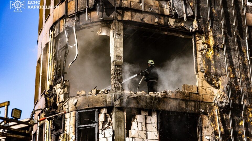 Росіяни атакували Харків: є постраждалі, виникла пожежа  