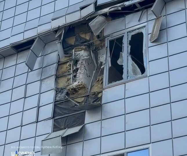 У центрі Сум російський дрон влучив у ТРЦ  