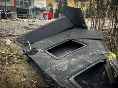 Пошкоджені багатоповерхівки та авто: рятувальники показали наслідки масованого удару по Київщині  