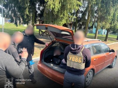 Пропонував прикордоннику хабар за виїзд до Європи: на Закарпатті затримали чоловіка  