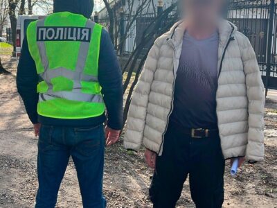 Гранати, пістолет, ніж: у Харкові затримали нападника на військовослужбовця ТЦК  