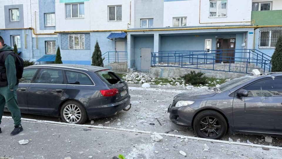 Ворожі дрони атакували Харків: постраждав водій автобуса  