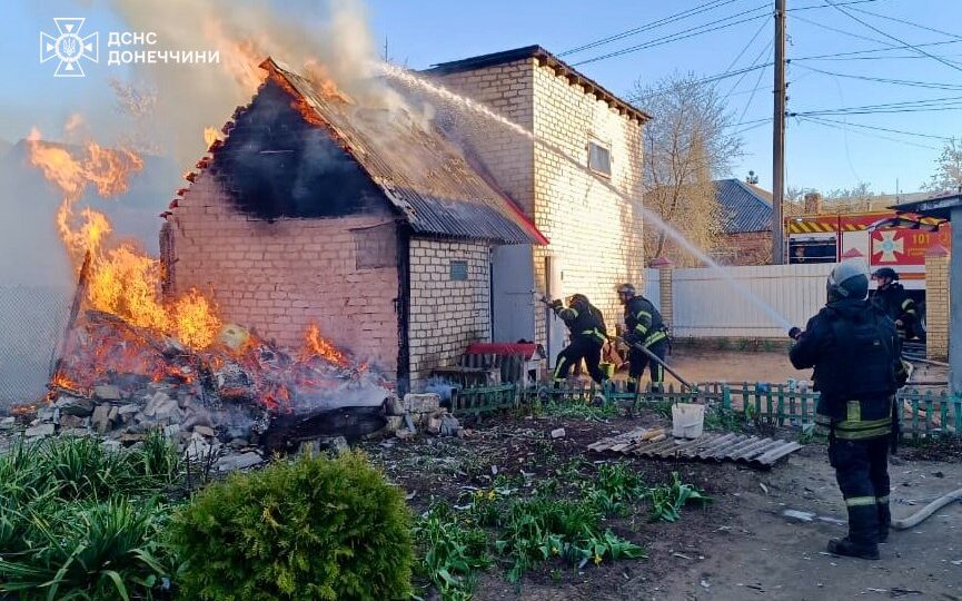 Ворог обстріляв Слов’янськ: є загиблий, постраждав рятувальник  