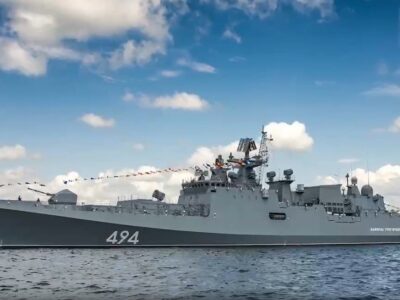 Українські дрони вдарили по російському фрегату «Адмірал Макаров» і буровій установці   