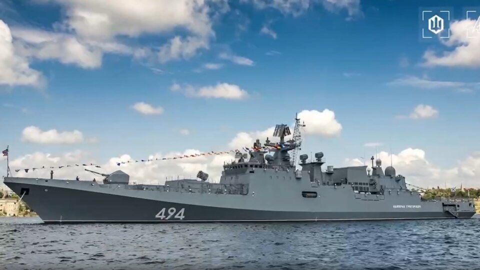 Українські дрони вдарили по російському фрегату «Адмірал Григорович» і буровій установці   
