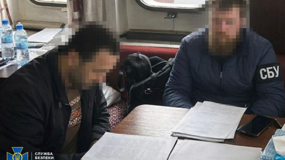 Вивозили зерно та нафтопродукти з Криму: підозрюють капітана тіньового танкера рф  