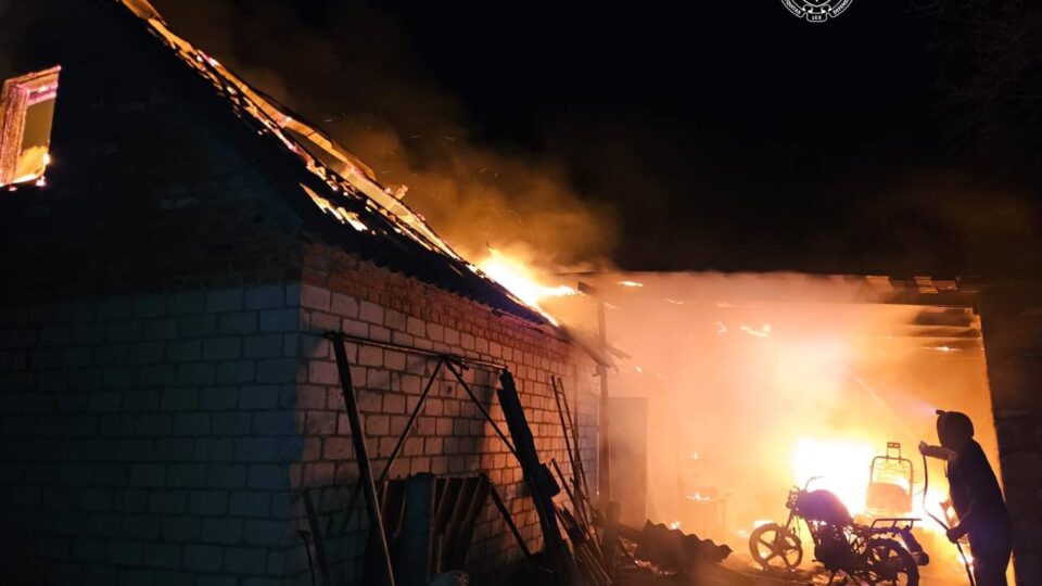 Після великоднього перемир’я ворожі безпілотники вдарили по Богодухову, є руйнування  