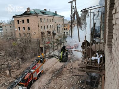 Російська авіація вдарила по середмістю Слов’янська: пошкоджено 39 житлових будинків  