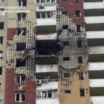 Пошкоджена багатоповерхівка в одному з районів Києва