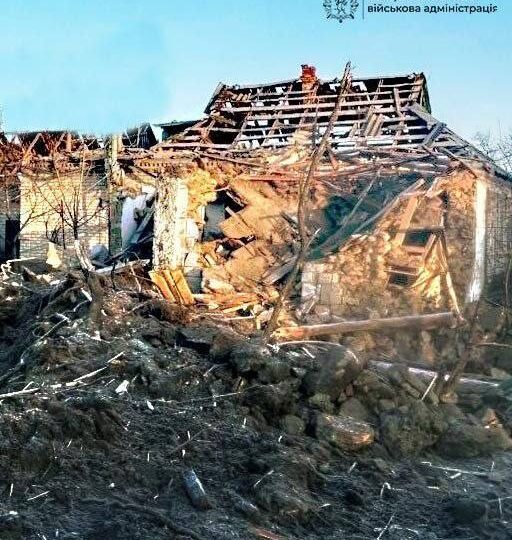 Двоє загиблих та десять поранених: наслідки російських обстрілів на Запоріжжі  