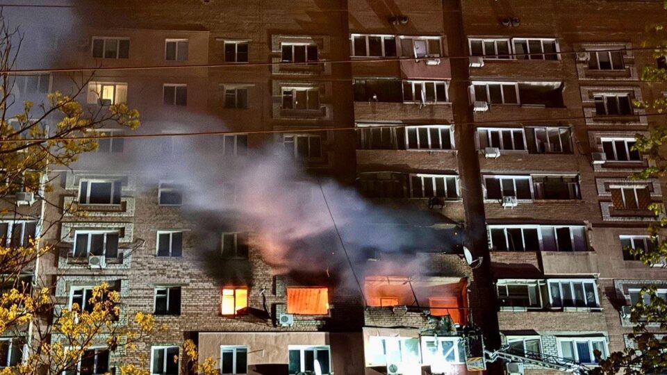 Ворог вдарив по багатоповерхівці у Дніпрі: є загиблі та поранені  