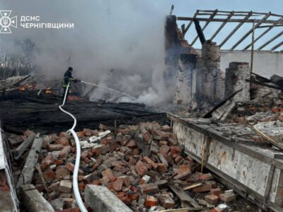 Росіяни вдарили по агропідприємствах на Чернігівщині, знищені ангари з зерном