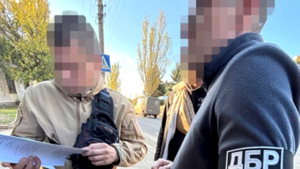 На передовій не були, а бойові отримували: у Запоріжжі замкомбата організував схему незаконних виплат  