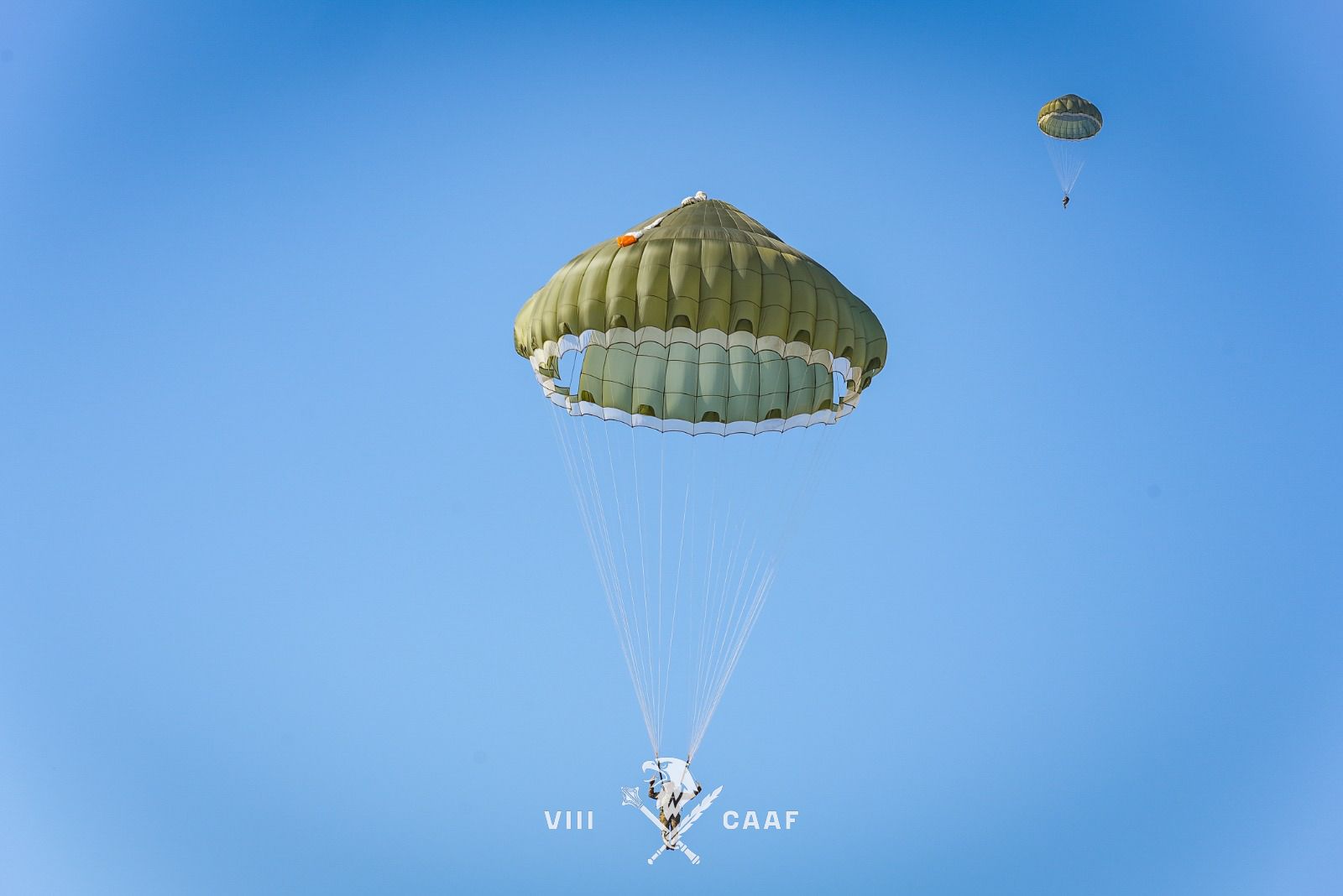 Стрибнули з парашутом і спустились по канату: як єгері стають десантниками