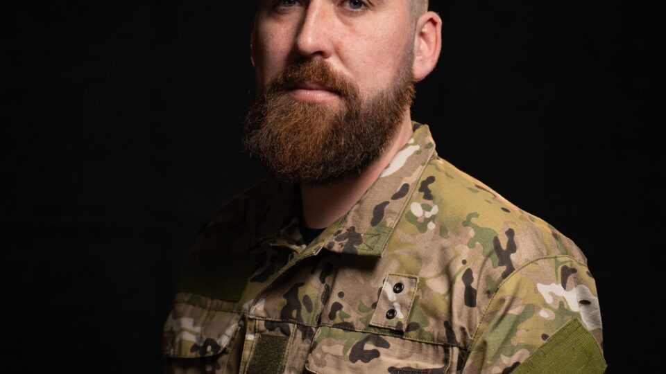 «Це війна, головне — боротись далі»: історія поліцейського, який повернувся у стрій після важкого поранення під Кліщіївкою  