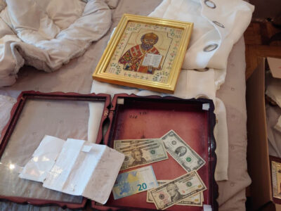 Гроші в іконі: затримали двох помічників нардепів, які займалися «схемами для ухилянтів»  