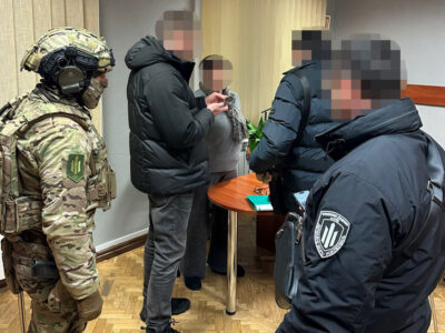 $10 тисяч за фіктивне опікунство: у Києві посадовці допомагали ухилятися від мобілізації  