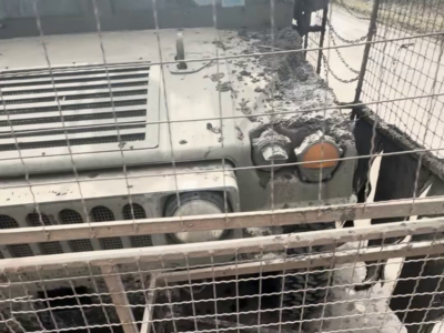 У «Святого» ще не вечір: наш боєць зняв влучання дрона у своє авто  