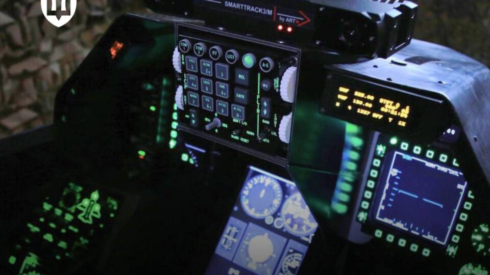 Мобільні і дуже дорогі: Україна отримала рідкісні симулятори F-16  